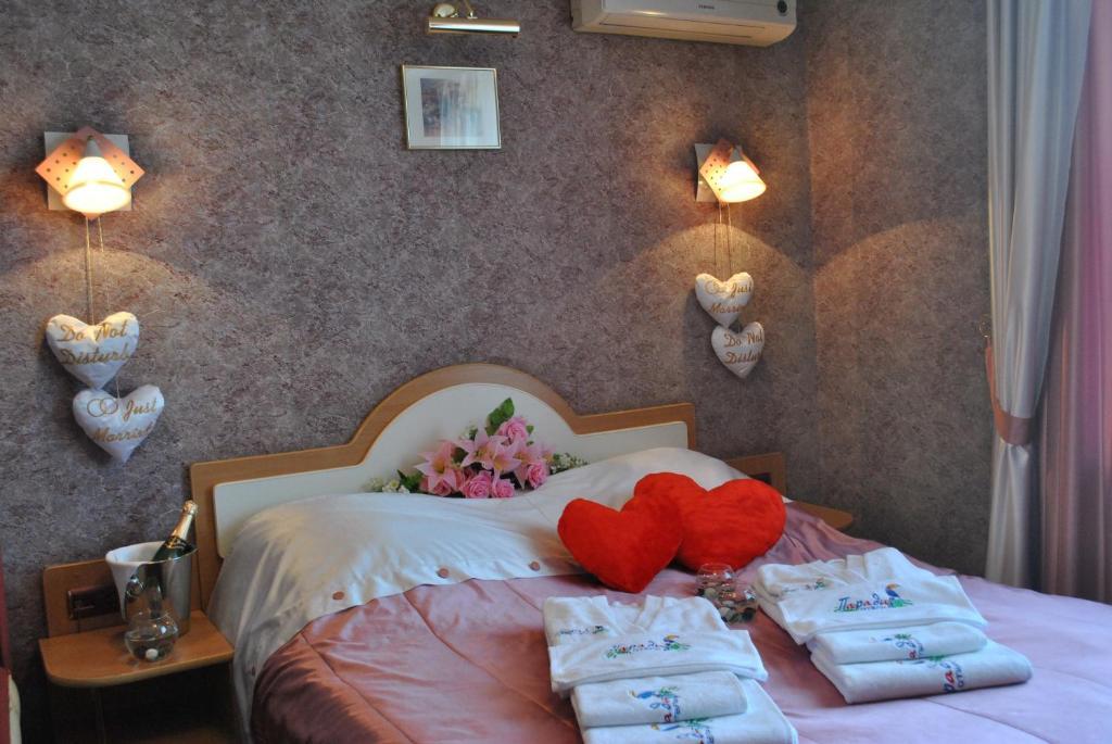 Paradise Hotel Gomel Dış mekan fotoğraf